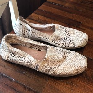 Ivory crochet TOMs